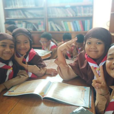 Serunya Berkunjung Ke Iqro Library