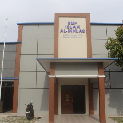 Halaman Depan Gedung